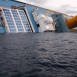 Остров Джильо требует от судовладельца Costa Concordia компенсации