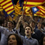 Большинство каталонцев проголосовало за независимость от Испании