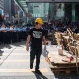 Полиция Гонконга разогнала демонстрантов в районе Монгкок