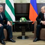 На инвестпроекты Абхазии в 2015-2017 пойдет 4 млрд руб ежегодно — Владимир Путин