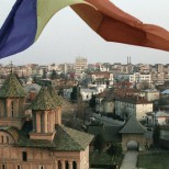 Премьер Румынии и мэр Сибиу выходят во второй тур выборов президента