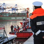 Два торговых корабля столкнулись у берегов Италии, одно затонуло