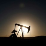 Мировые цены на нефть падают из-за опасений роста добычи в США