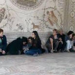 Группа туристов убита боевиками в музее Туниса