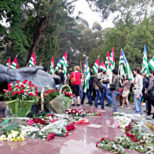 Жители Абхазии возложили цветы к памятнику махаджирам