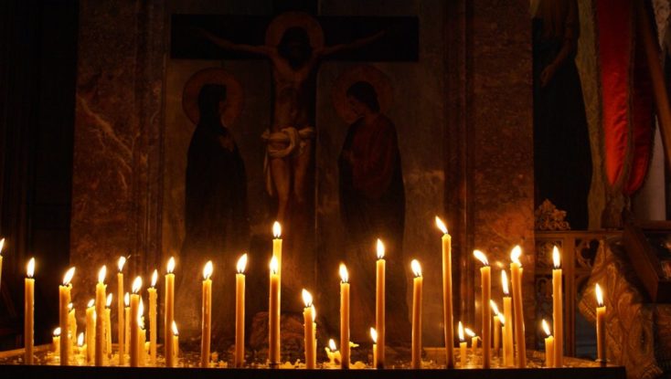 В христианских храмах Абхазии этой ночью встретят Рождество Христово
